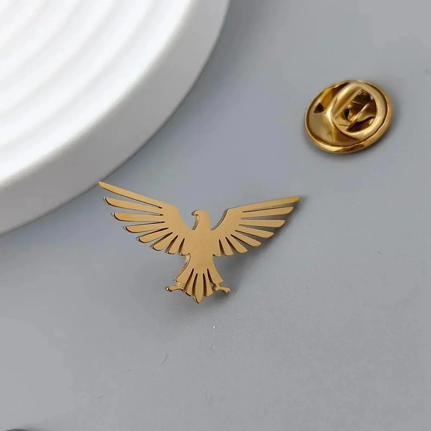 Elegant Eagle Brooch Pin for Unisex